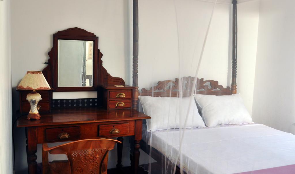 Primrose Inn 캔디 외부 사진